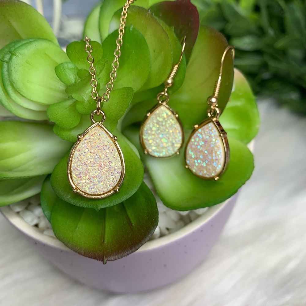 White Glitter Resin Teardrop Necklace Earring Set